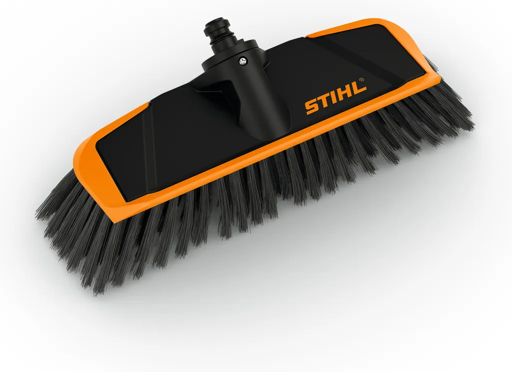 Brosse de lavage Stihl idéale pour nettoyer votre voiture et terrasse