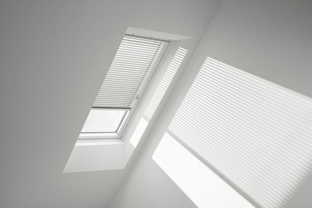 Velux Jalousie manuell silber uni PAL C02 7057SWL