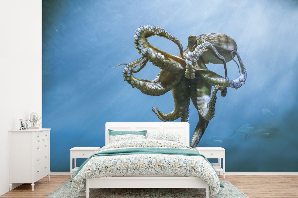 MuchoWow Fototapete für Wohnzimmer oder Schlafzimmer Wandtapete Vinyl Motivtapete Oktopus unter der Wasseroberfläche - 360x240 cm - Vinyl-Tapete