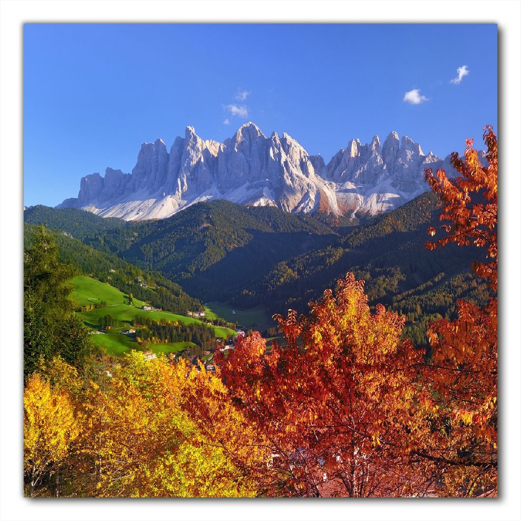 Wallario selbstklebende Möbelfolie/ Tischdecke für Innen und Außen, Größe: 70 x 70 cm - Herbst im Gebirgstal unter blauem Himmel