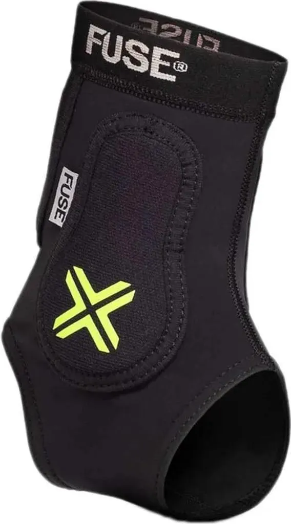 Protège-cheville de skate et vélo Fuse Omega Pro Noir en taille M-L