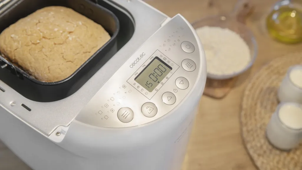 Machine à pain 550W Cecotec avec 19 programmes et départ différé 15h - 7