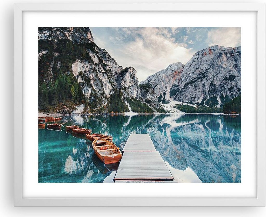 Gerahmtes Poster - Weißer Rahmen - Boote Berge Hafen - 50x40 cm - Wand Bild - Wanddeko - Wandbilder - Kunstposter - Wandposter - Bilderrahmen - Bi...