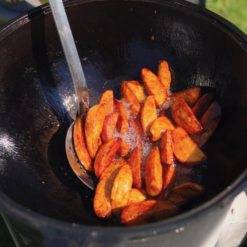 FlameFusion Utschak L Feuerofen mit Abzugsrohr | Uchag mit 16 Liter Kazan | Grillen & Kochen mit Outdoorküche
