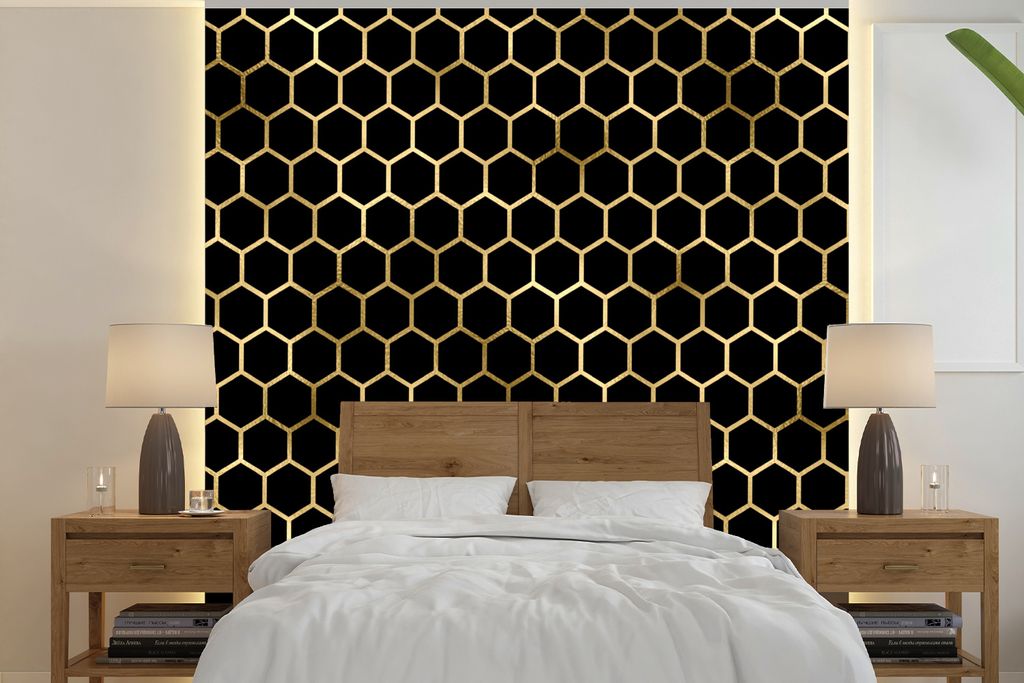 MuchoWow Fototapete für Wohnzimmer oder Schlafzimmer Wandtapete Vinyl Motivtapete Muster - Sechseck - Gold - Schwarz - 350x350 cm - Schlafzimmer...