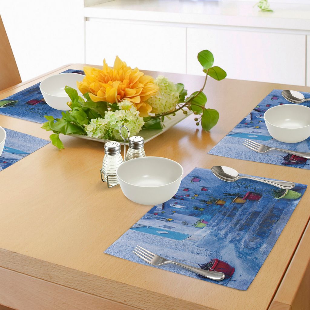 ABAKUHAUS Blau Platzmatten, Straße mit bunten Blumen-Töpfen in der Stadt von Chefchaouen in Marokko-Reise-Dorf, Tiscjdeco aus Farbfesten Stoff f...