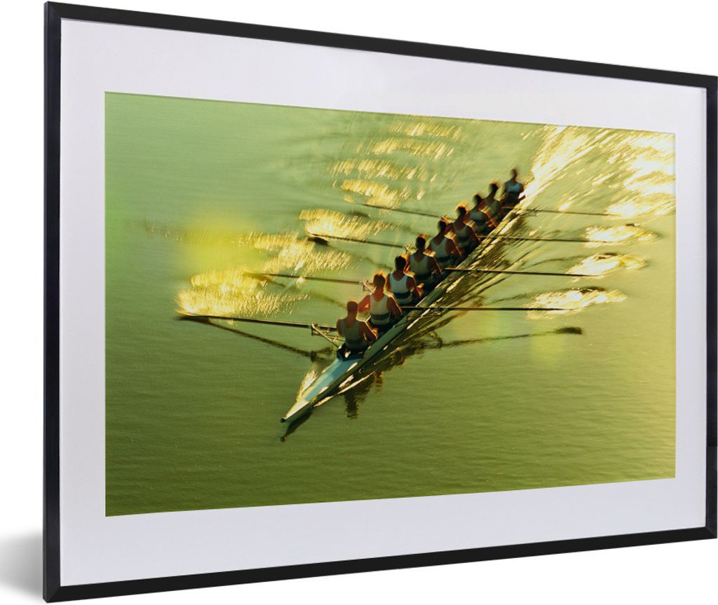 MuchoWow Gerahmtes Poster Eine Rudermannschaft, die mit voller Geschwindigkeit rudert 60x40 cm - Poster mit Schwarzem Bilderrahmen Wandposter Rah...