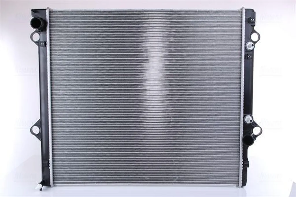 Radiateur moteur Nissens 646888 OE 1640067260 pour Land Cruiser 3.0 TD