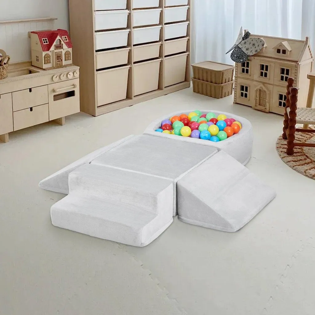 Parcours de motricité intérieur pour bébé : escalade et jeu en mousse