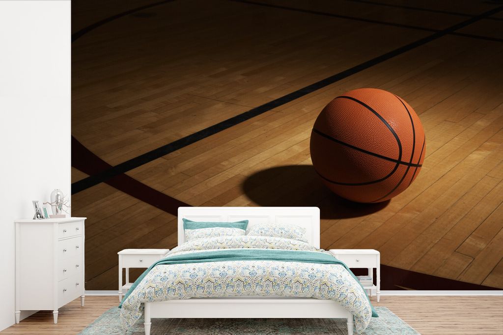MuchoWow Fototapete für Wohnzimmer oder Schlafzimmer Wandtapete Vinyl Motivtapete Ein Basketball im Scheinwerferlicht auf einem Basketballplatz ...