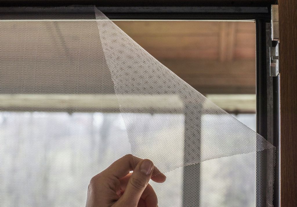 Недорогие москитные сетки на пластиковые окна