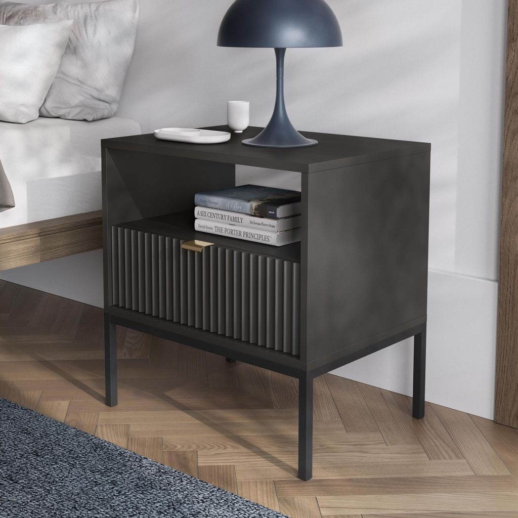 Komodee, Nachttisch NANAIMO - Schwarz - Goldene Griffe - Mit Schublade - Breite 54 cm, Höhe 56 cm, Tiefe 39 cm