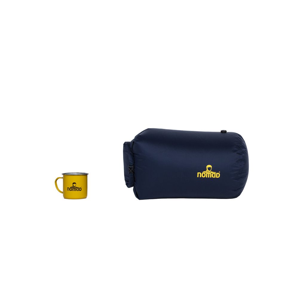 NOMAD Wasserdichter Packsack | Blau | Schlafsackhülle / Reisesack | Belüftungsventil | 57 x 24 cm