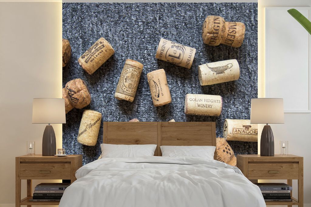 MuchoWow Fototapete für Wohnzimmer oder Schlafzimmer Wandtapete Vinyl Motivtapete Einzelne Korken auf grauem Hintergrund - 350x350 cm - Schlafzi...