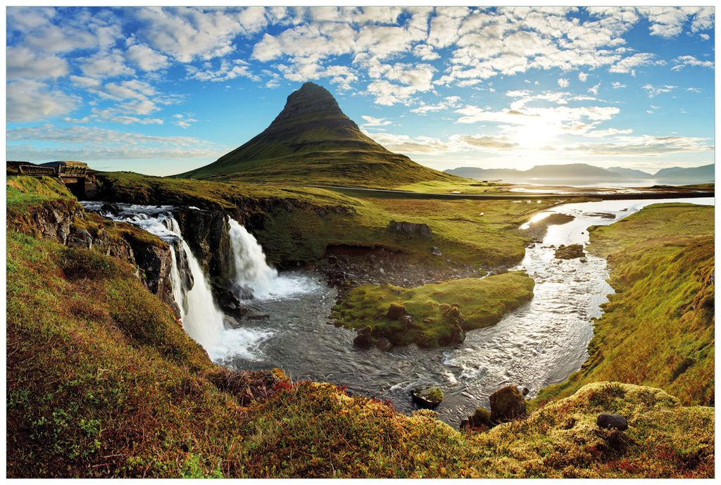 Wallario Wandbild aus Acryl, 90 x 60 cm, freischwebende Optik - Island Panorama Fluss Berge und blauer Himmel