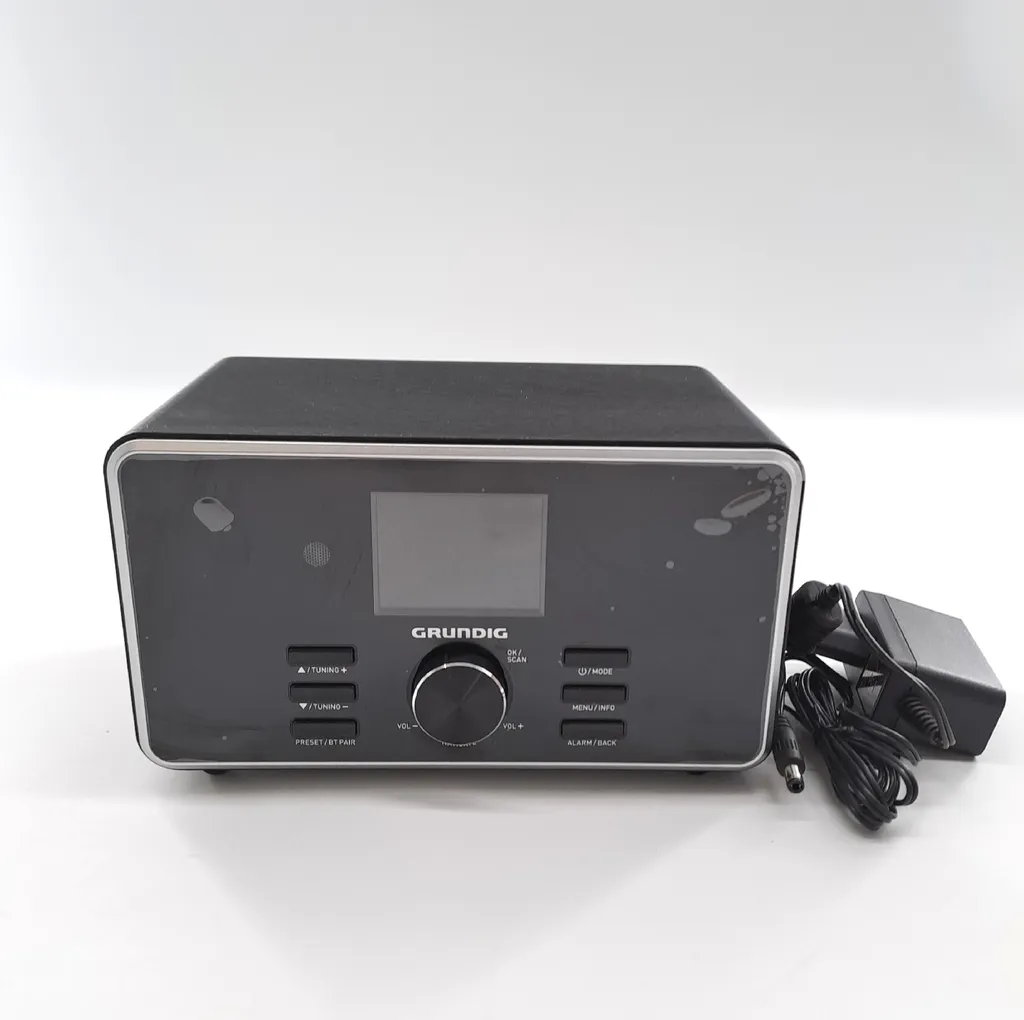 Radio Bluetooth DAB+ Grundig DTR 4500 Noir : Son Stéréo 2.0 et Écran LCD