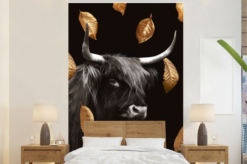 MuchoWow Fototapete für Wohnzimmer oder Schlafzimmer Wandtapete Vinyl Motivtapete Schottischer Highlander - Gold - Blätter - 145x220 cm - Wandd...
