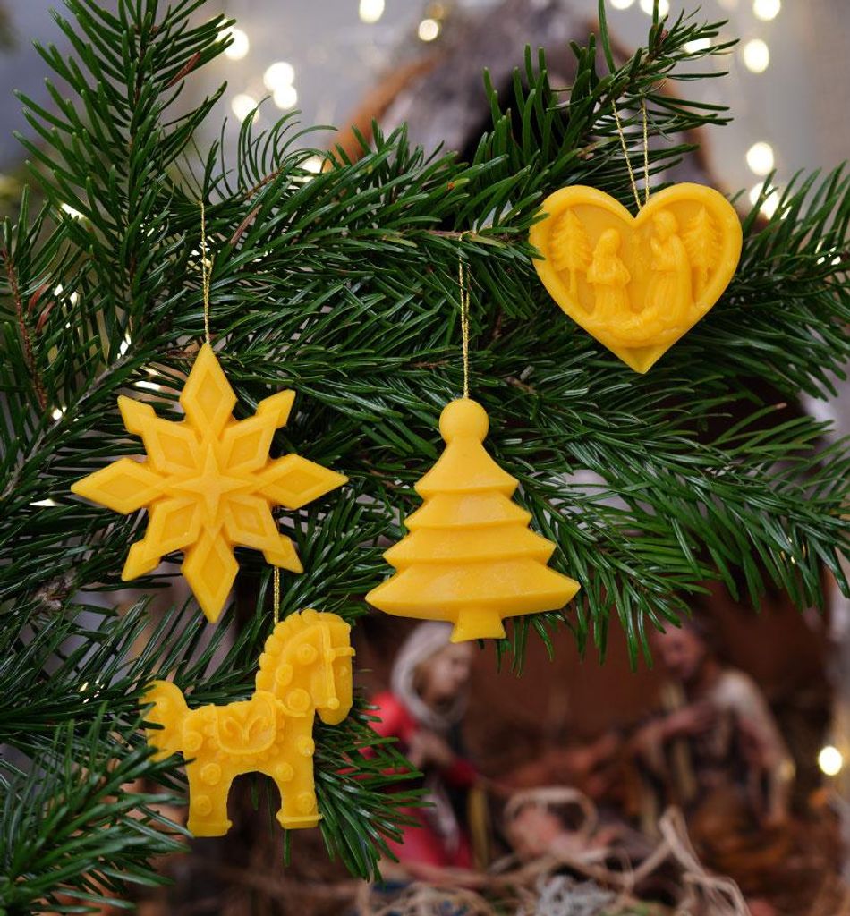 tea4chill Christbaumschmuck, Weihnachtsdekoration, Weihnachtsbaum-Anhänger 4-er Set aus 100% Bienenwachs, Krippe, Pferd, Stern, Tannenbaum