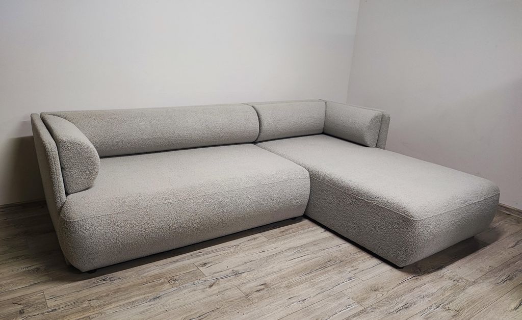 Cloud Mini Ecksofa mit Schlaffunktion, Grau, Bouclé-Stoff, 256x187 cm, mit Bettkasten und Wellenfedern, Liegefläche 127x242 cm (Armlehne rechts)