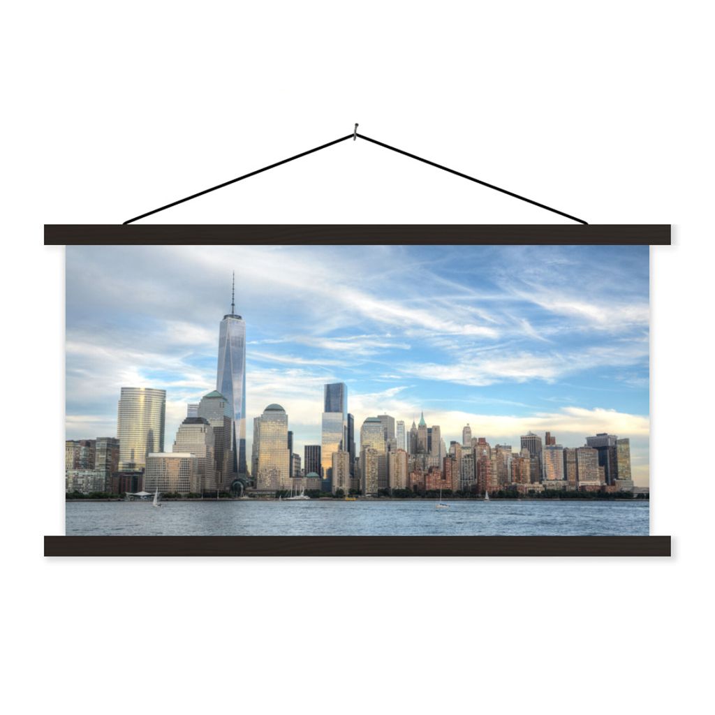MuchoWow Textilposter Die Skyline von Manhattan mit dem One World Trade Center 150x75 cm mit schwarzem Rahmen - Posterleiste