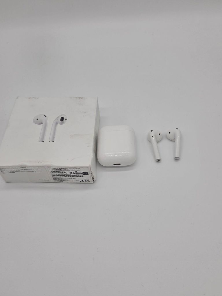 Apple AirPods with Charging Case - 2nd Generation - Image du produit 