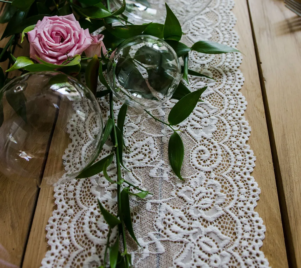 Ruban dentelle blanche 15cm rouleau de 9m pour chemin de table chic