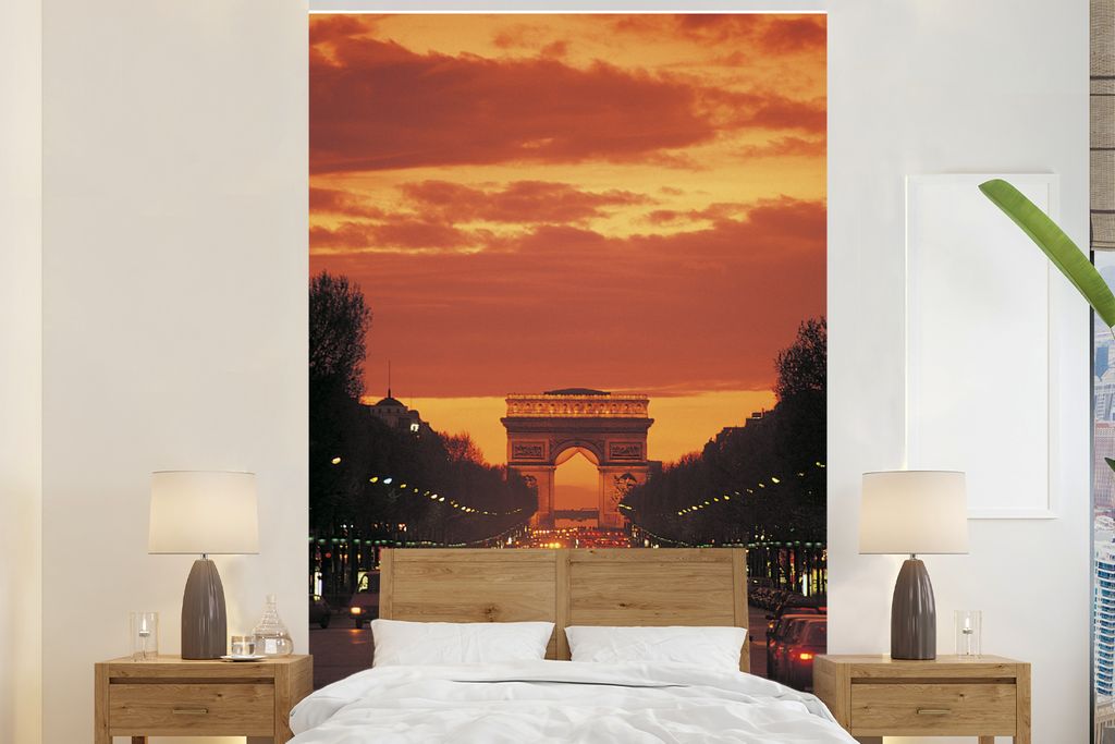 MuchoWow Fototapete für Wohnzimmer oder Schlafzimmer Wandtapete Vinyl Motivtapete Ein leuchtend orangefarbener Himmel bei Sonnenuntergang am Par...