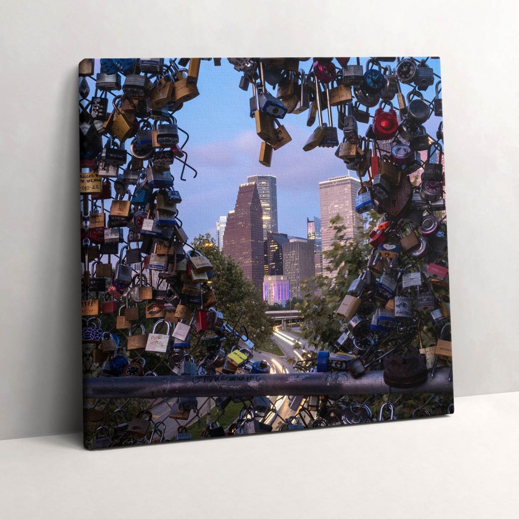 Padlocks on the bridge of love – Leinwandbild Wandbild – 60x60 cm – Leinwandbilder – Wandbilder – Schlafzimmer – Flur
