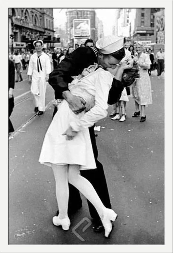 Tableau VJ Day Kiss Eisenstaedt : cadre blanc et vitre acrylique pro