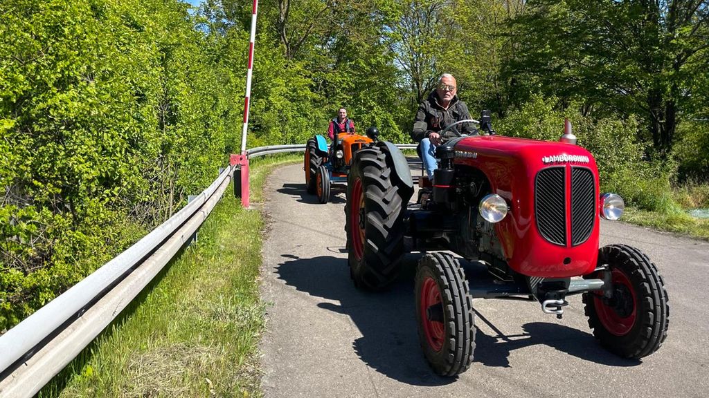 Jochen Schweizer Lamborghini Traktor fahren Sindelfingen (Sonnenuntergang); Erlebnis verschenken oder selbst erleben; Gutschein gültig für 1 Pers...
