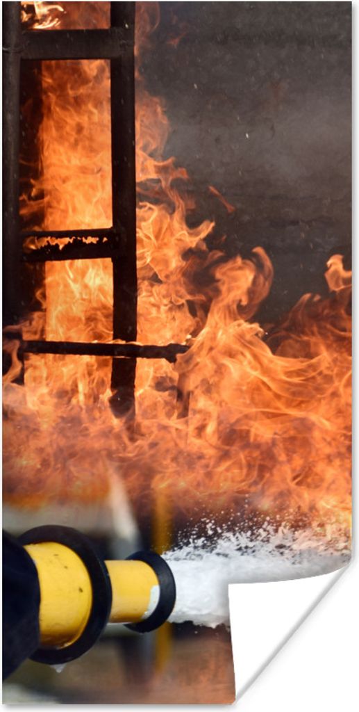 MuchoWow Poster Feuerwehr löscht das Feuer mit Schaum 80x160 cm - Kinderzimmer