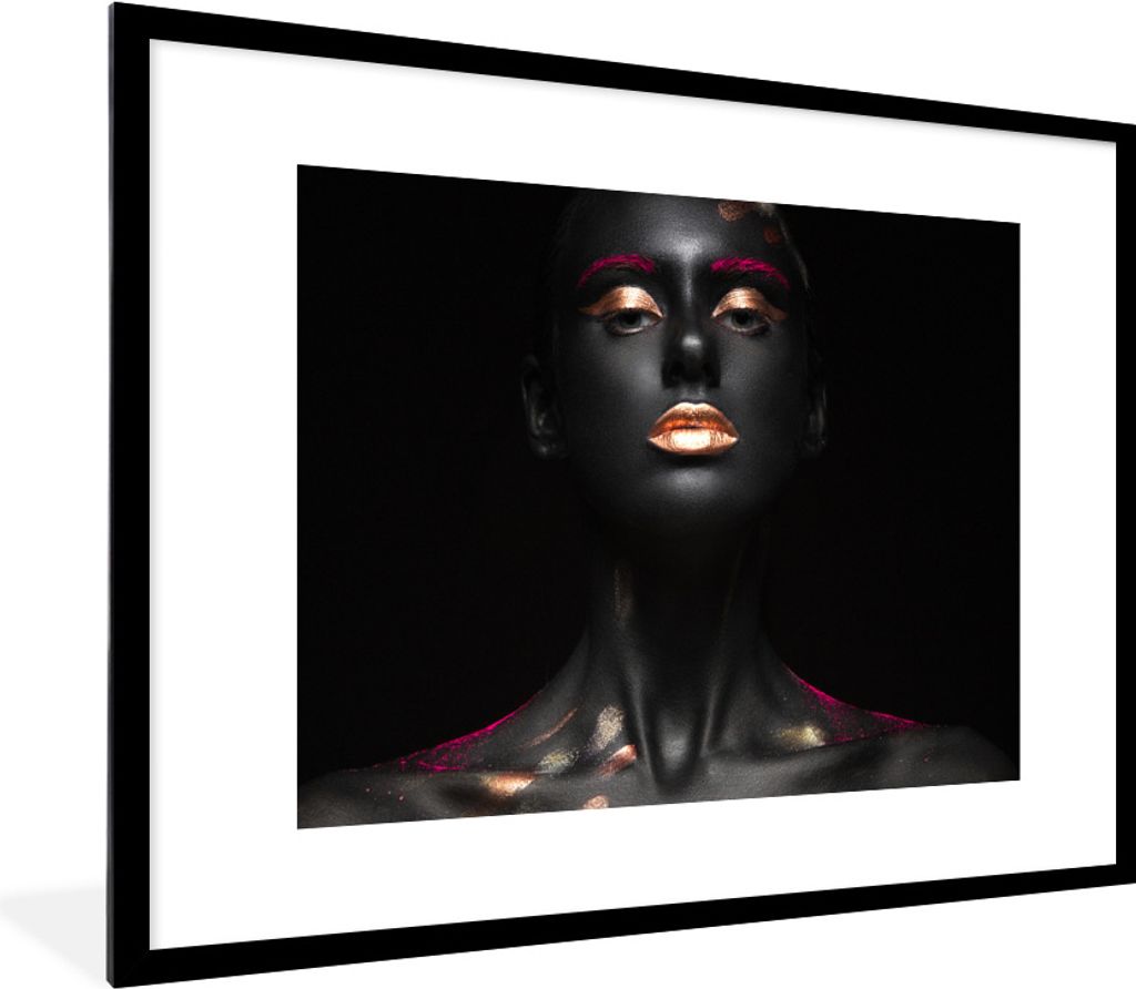 MuchoWow Gerahmtes Poster Frau - Rosa - Kupfer - Schwarz 80x60 cm - Poster mit Schwarzem Bilderrahmen Wandposter Rahmen Foto Bilder - Schlafzimme...