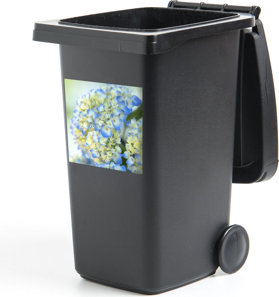 MuchoWow Mülltonnenaufkleber Nahaufnahme einer hellblauen und gelben Hortensie 40x40 cm - Abfall-Aufkleber - Container - für Abfallcontainer
