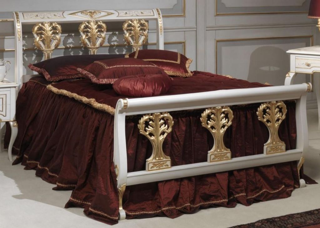 Casa Padrino Luxus Barock Doppelbett Weiß / Gold 208 x 229 x H. 114 cm - Handgeschnitztes Massivholz Bett - Prunkvolle Schlafzimmer Möbel - Hotel...