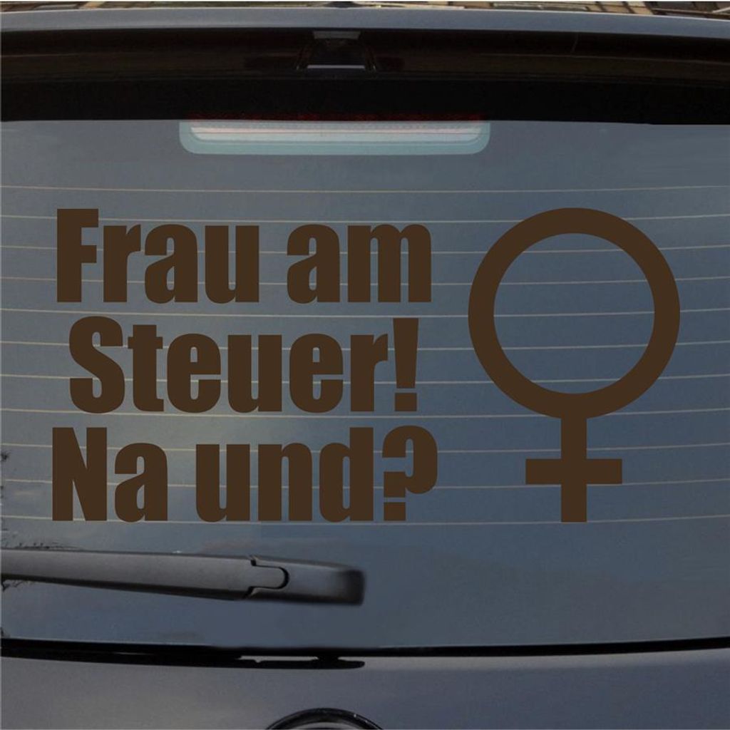 Heckscheibenaufkleber Frau am Steuer Na und? 55x27,5 cm Braun Auto Aufkleber Sticker
