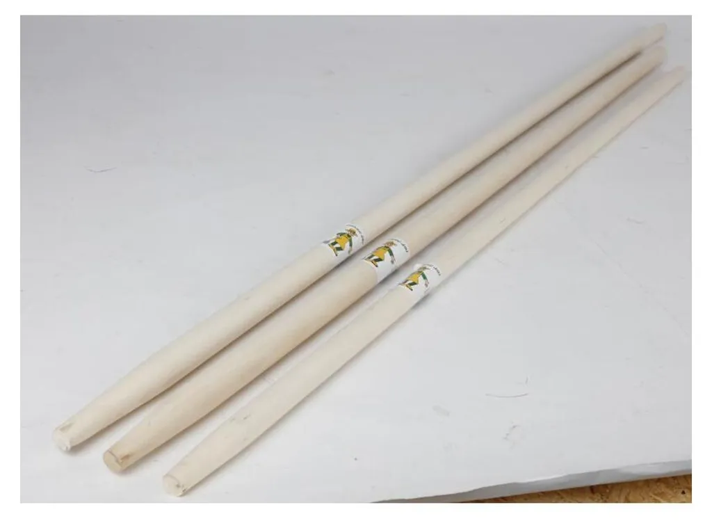 Manche bois 130cm : remplacez vos manches cassés de pelle et de balai
