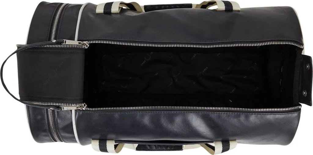 Sac Fred Perry Classic Barrel Bleu en Cuir Synthétique Haute Qualité