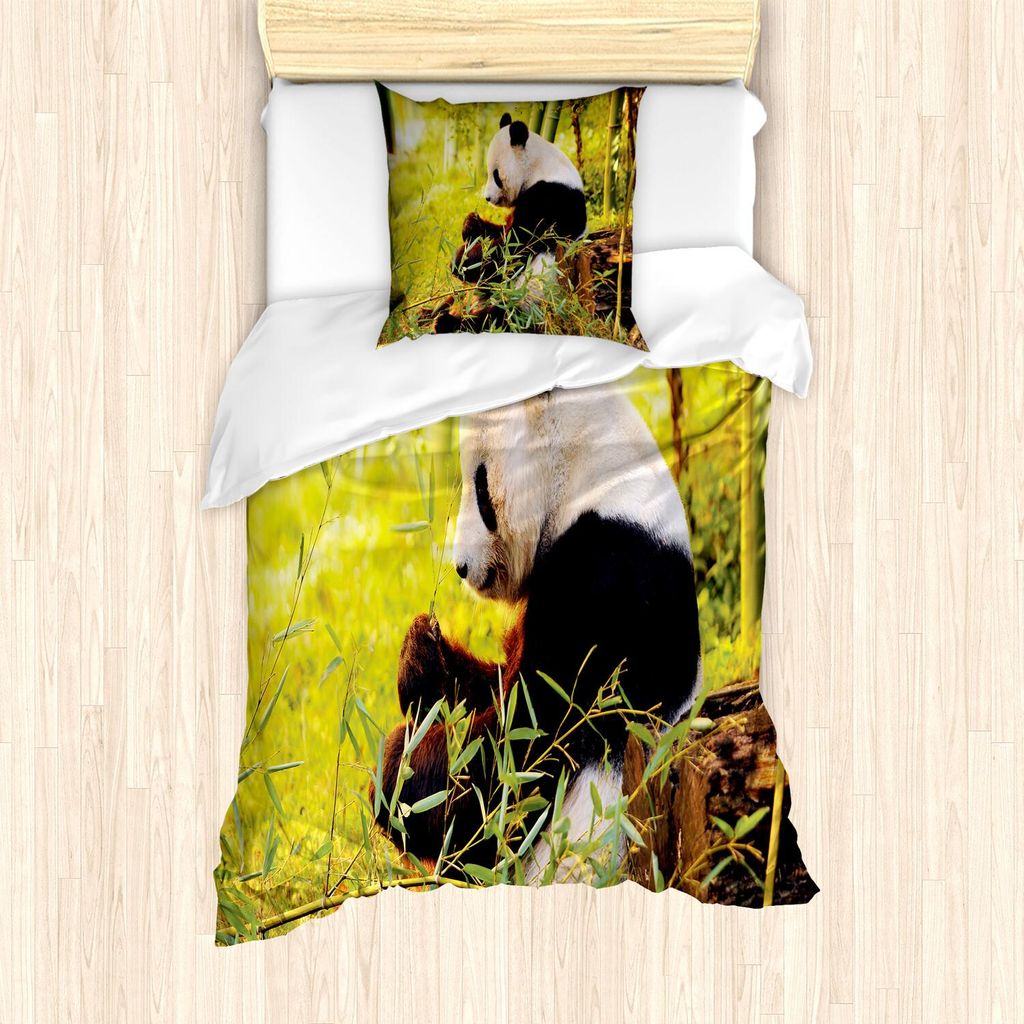 ABAKUHAUS Panda Bettbezug Set, Großer Panda Sitzender Wald, Der Bambusbaum Stamm Laub Wildnis Bild Druck Isst, 135 x 200 cm + 80 x 80 cm, Grün Sc...
