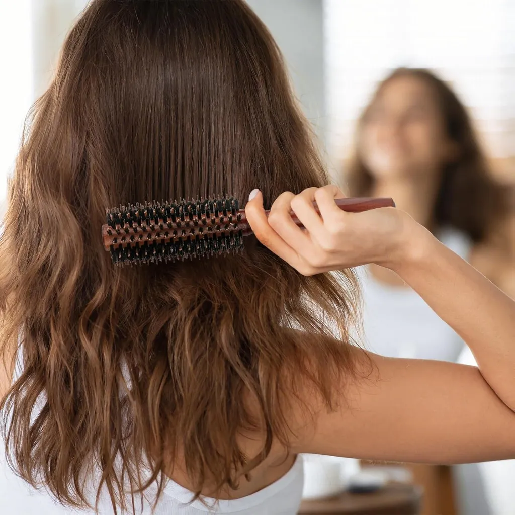 Brosses à cheveux rondes en bois et soies naturelles pour brillance intense