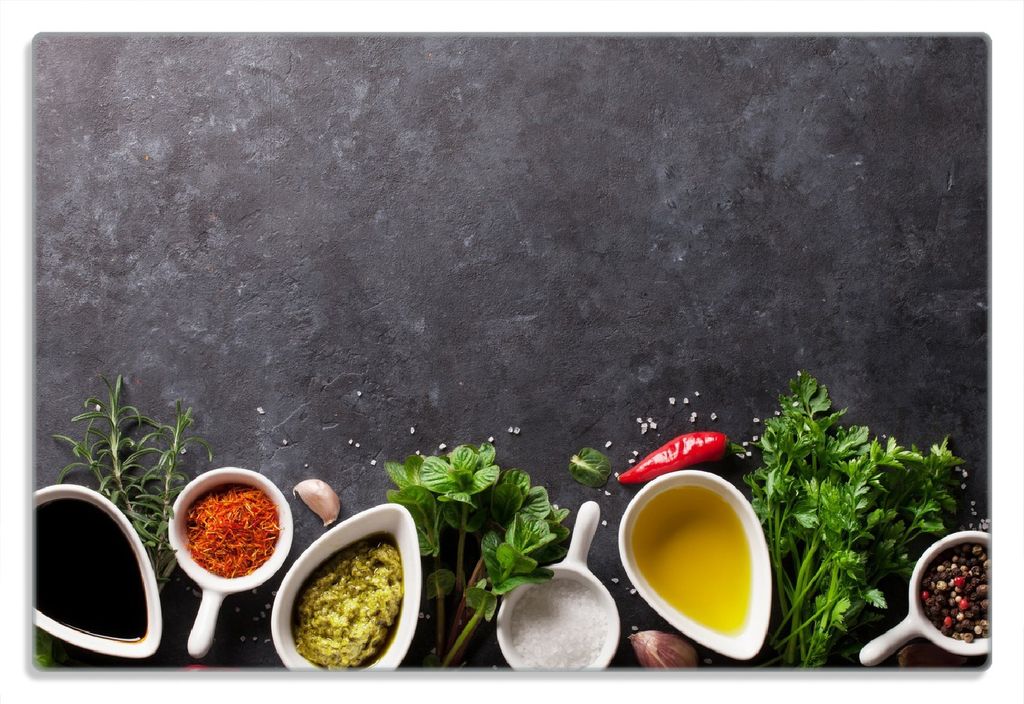 Wallario Frühstücksbrettchen aus Glas 20 x 30 cm mit rutschfesten Füßen, Motiv Gewürze, Essig und Öl auf einer dunklen Steinplatte