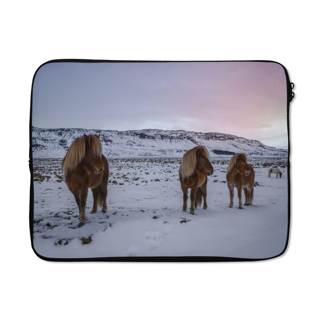 MuchoWow Laptop Hülle 13 Zoll Isländische Pferde in einer Schneelandschaft bei Sonnenuntergang Laptoptasche - Laptophülle - Sleeve - Rundumschutz