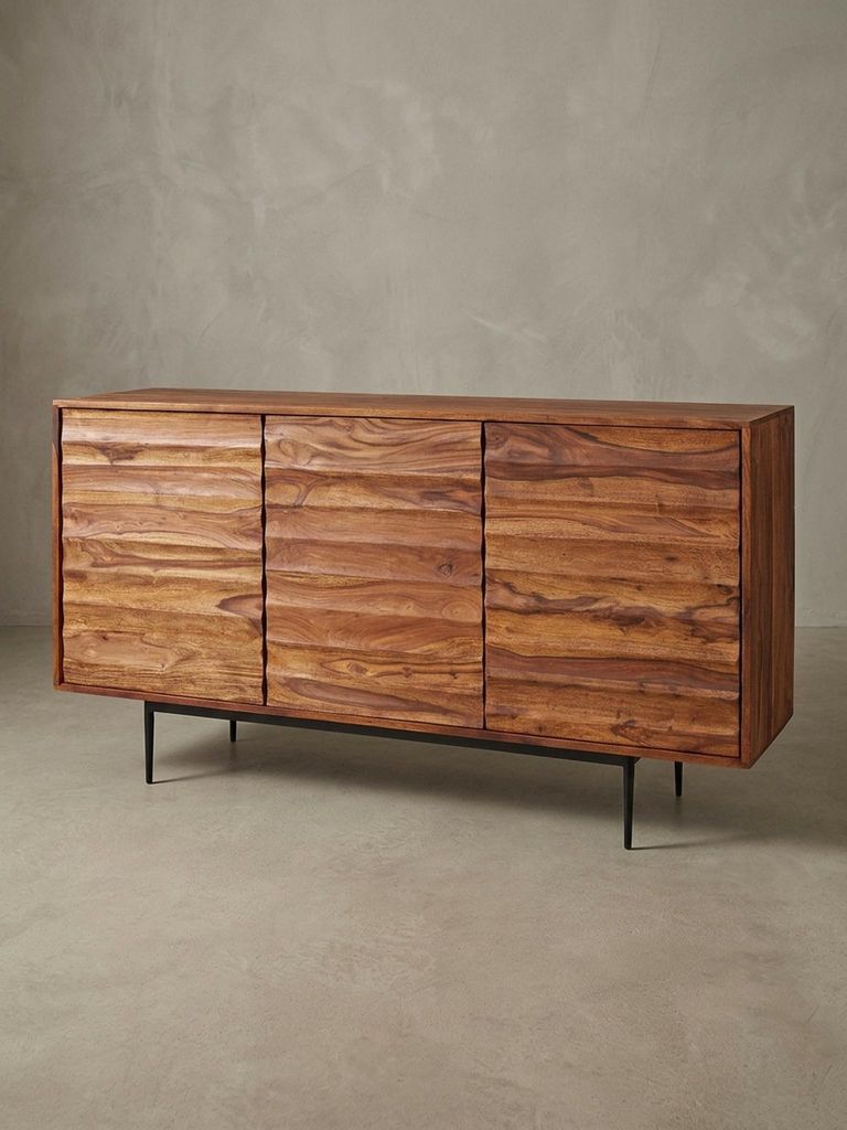 Charmantes Sheesham Sideboard, 150 cm Breit, 3 Türen, Ideal für moderne Wohnräume. 150x41x81 cm | Kadima Design