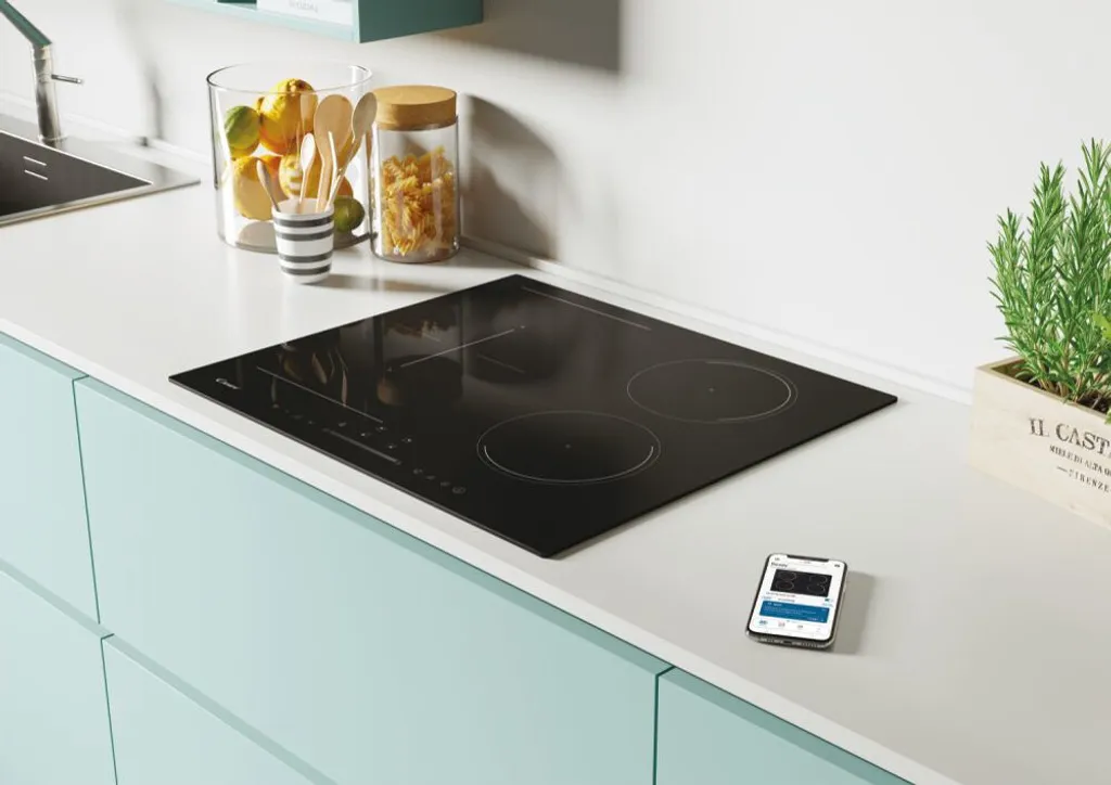 Plaque de cuisson Candy induction connectée avec commande tactile