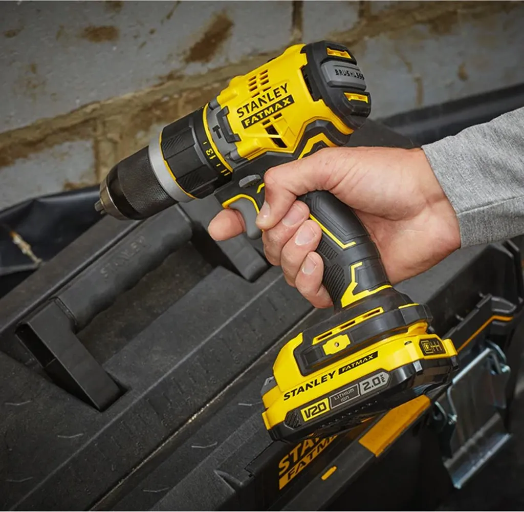 Perceuse visseuse 18V Brushless V20 Stanley Fatmax à percussion 2.0Ah - 29