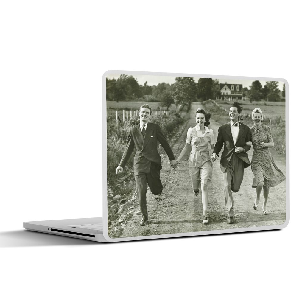 MuchoWow Laptop Aufkleber Sticker Cover Vintage-Porträt von zwei Paaren auf dem Lande in schwarz-weiß 31x22.5 cm - Laptop-Deko