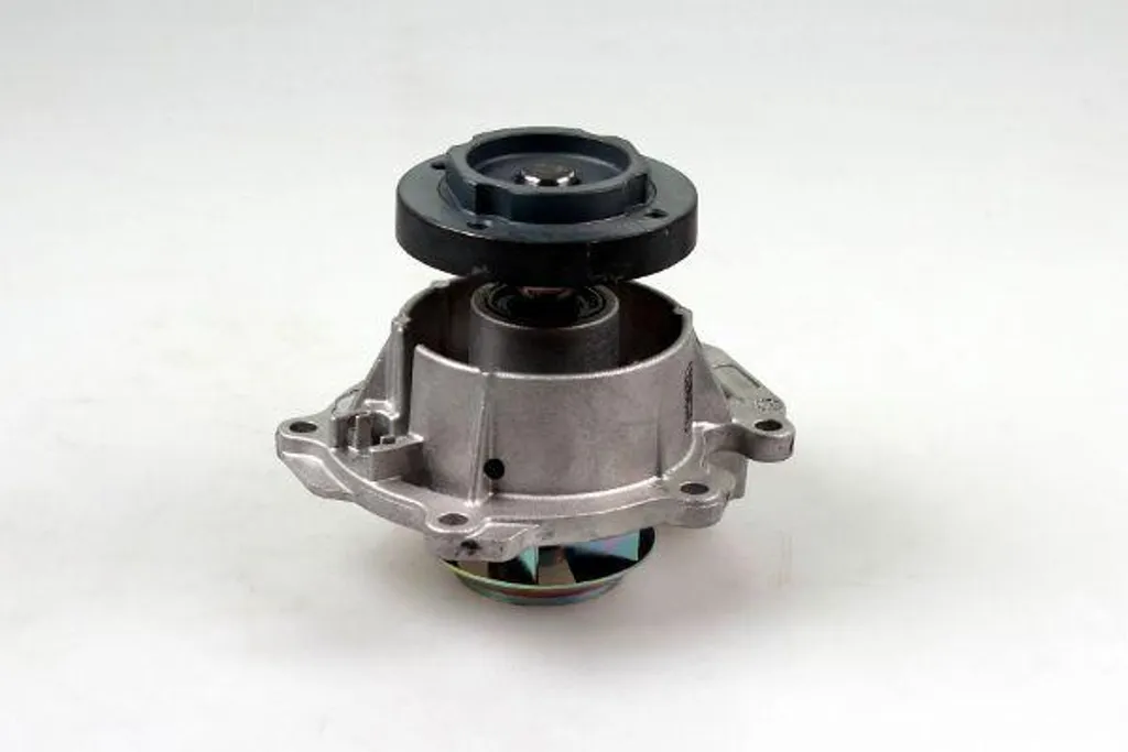 Évitez la surchauffe moteur Opel avec la pompe à eau HEPU P377 1334197