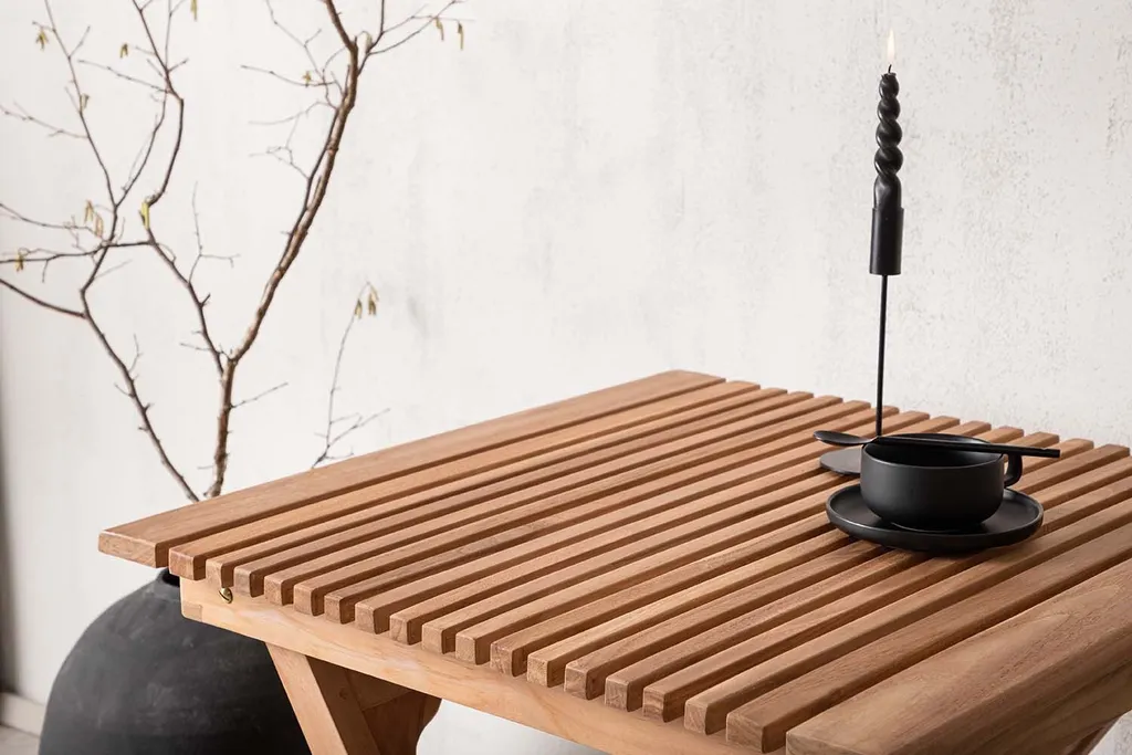 Table à manger dorée Ghana : la solution chic pour illuminer un salon - 12