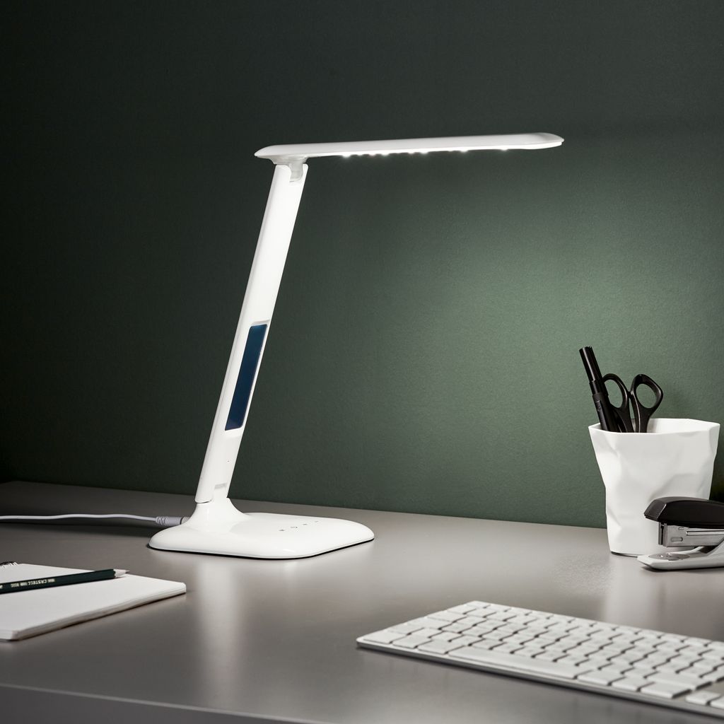 BRILLIANT funktionale LED Schreibtischleuchte GLENN in weiß | Datumsanzeige und Wecker integriert | Lichtfarbe einstellbar | inkl. USB-Anschluss |...