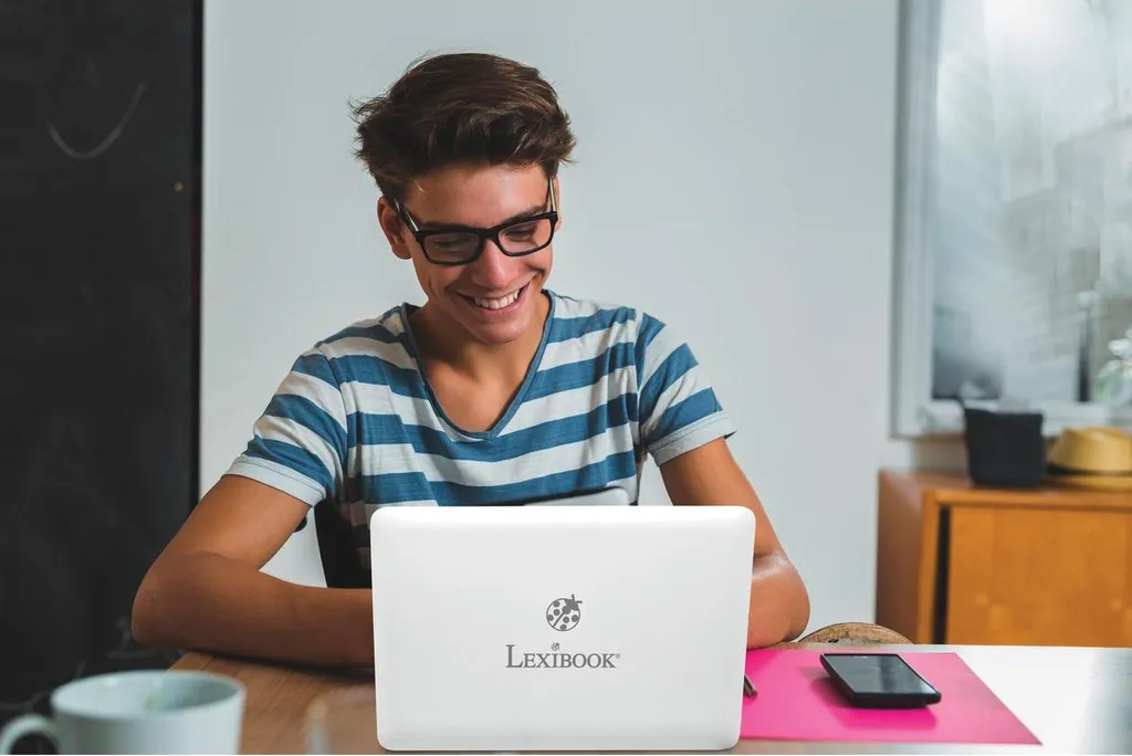 Ordinateur portable Lexibook Laptab 10,1'' Full HD 4 Go RAM Blanc +6 ans - 10