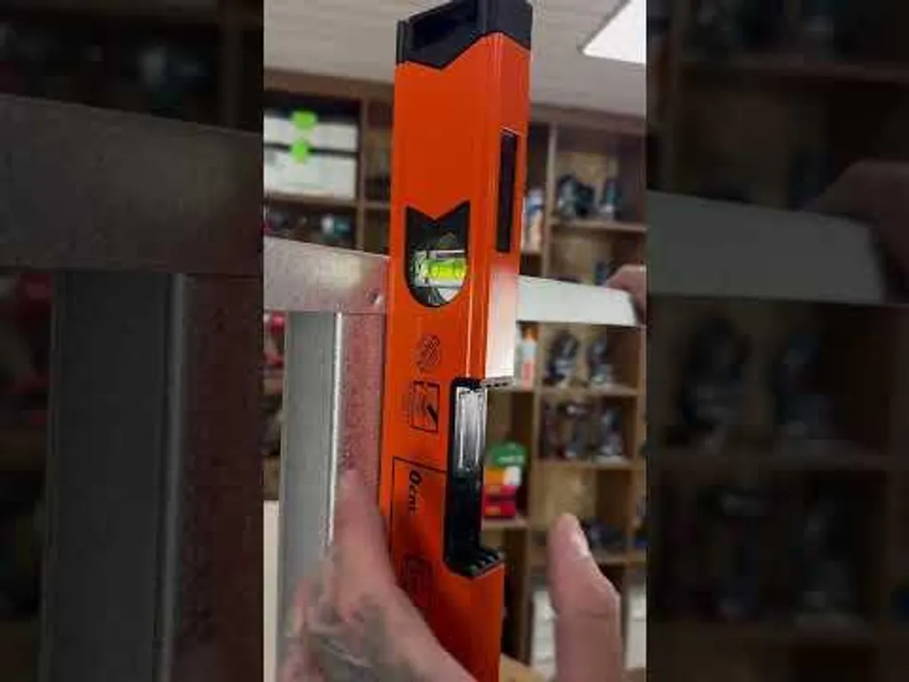 Niveau anti faux-aplomb EDMA 175355 de 120 cm spécial cloisons sèches